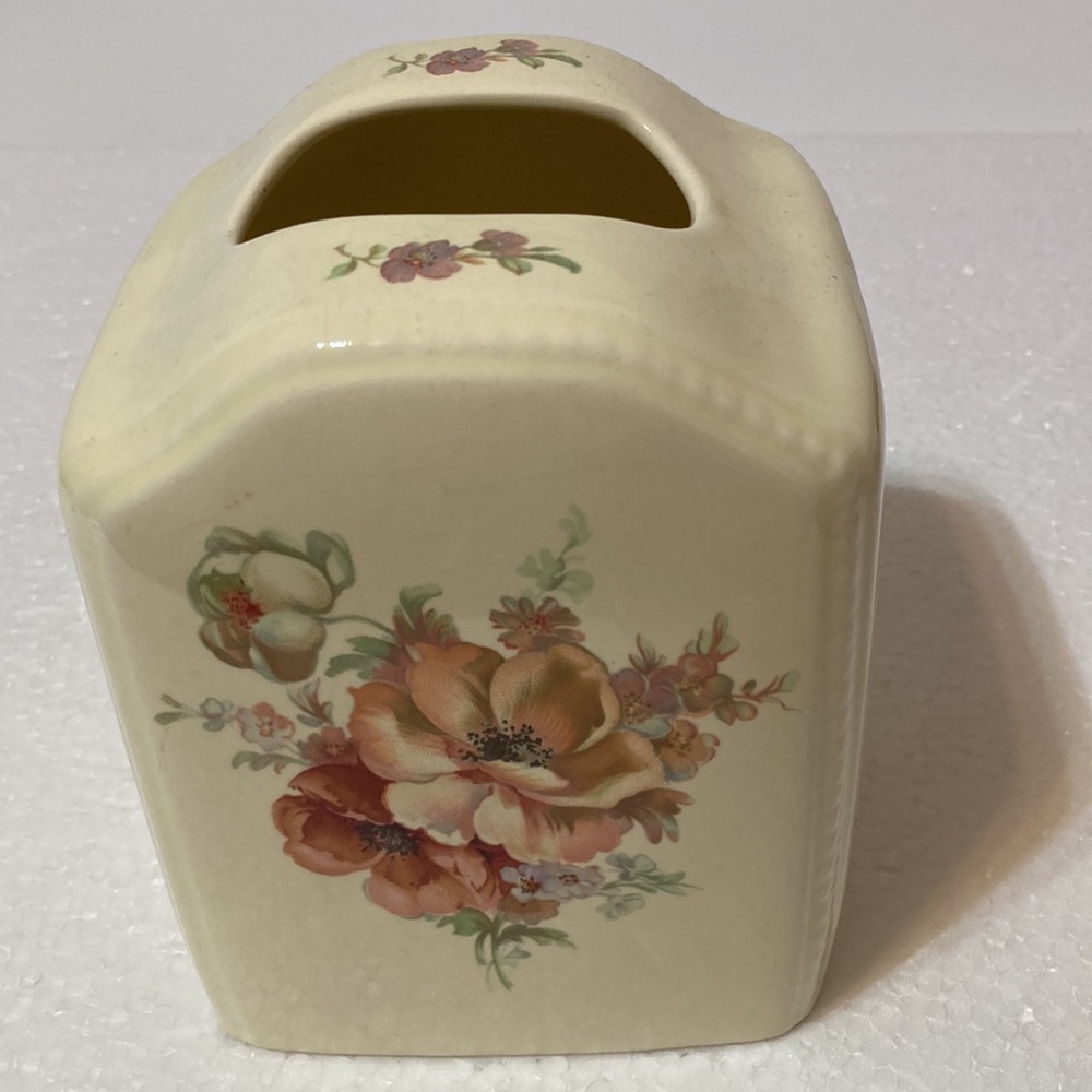 VINTAGE ATHENA CALIFORNIA BOUTIQUE TISSUE BOX HOLDER